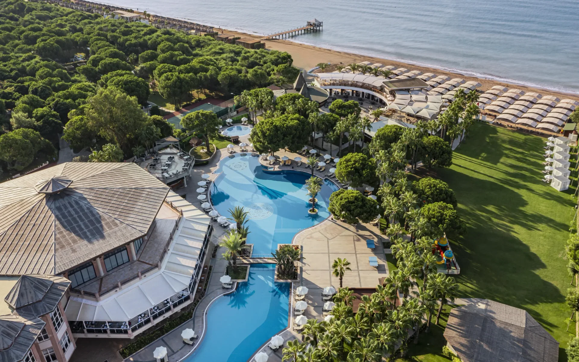 Papillon Zeugma Relaxury mit Resortanlage und Pools in Belek