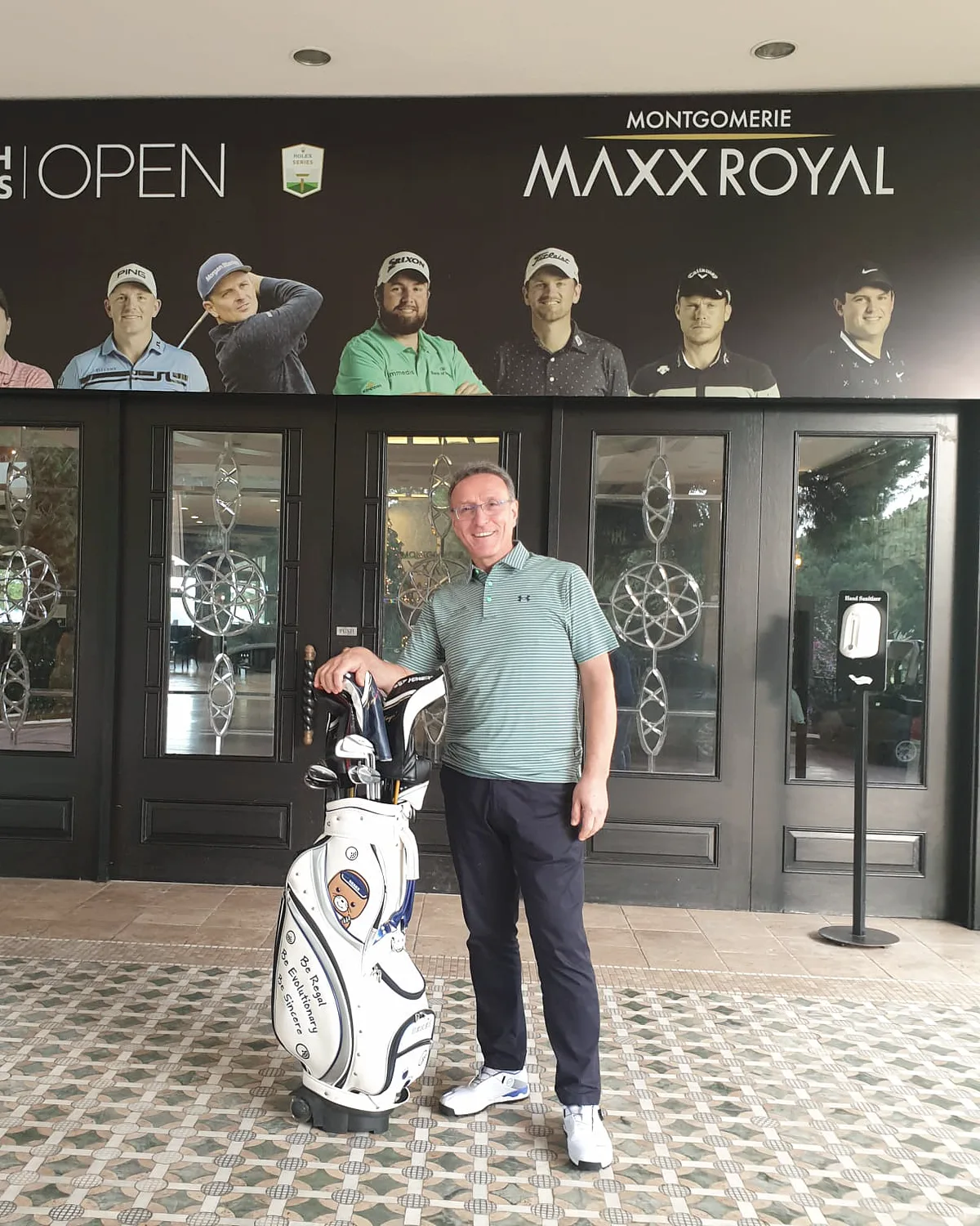 Mahmut Baran with a golf bag at a golf venue